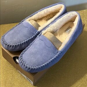 Gently Used Women’s UGG Scalloped Moccasins
